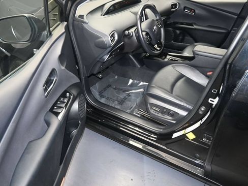 Used 2022 Toyota Prius Prime XLE FWD image 11