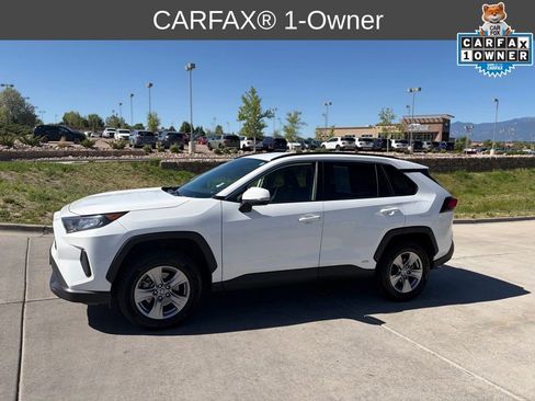 Used 2022 Toyota RAV4 LE AWD/4WD image 2