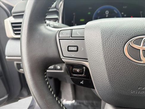 Used 2025 Toyota Camry SE image 15