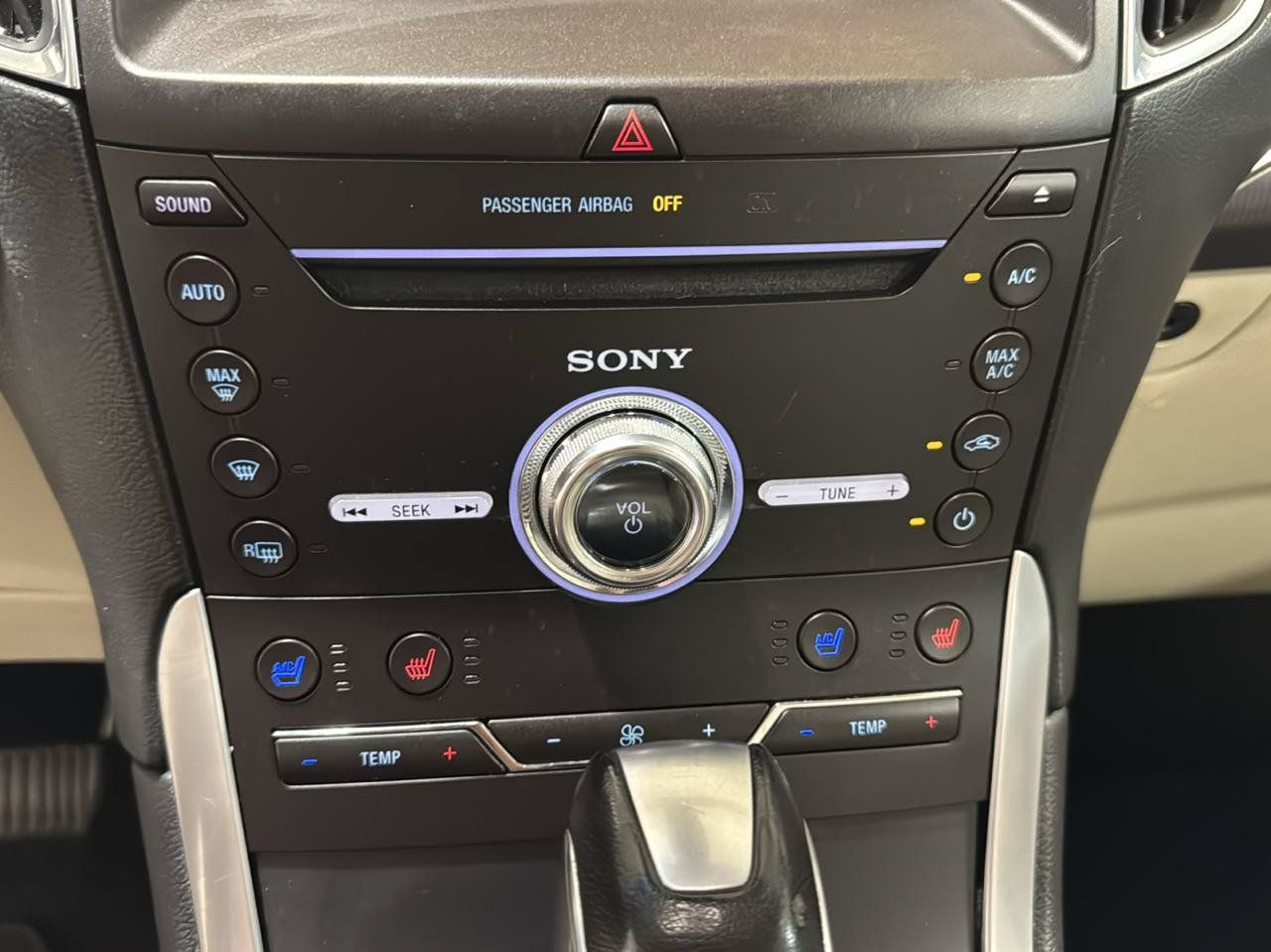 Used 2018 Ford Edge Titanium w/ Equipment Group 301A FWD image 20