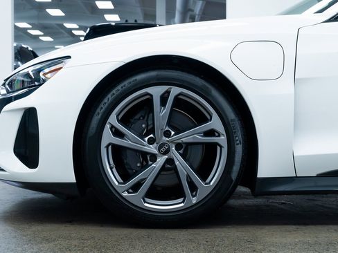 Used 2024 Audi e-tron GT Premium Plus image 7