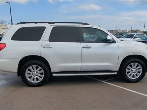 Used 2016 Toyota Sequoia Platinum image 9