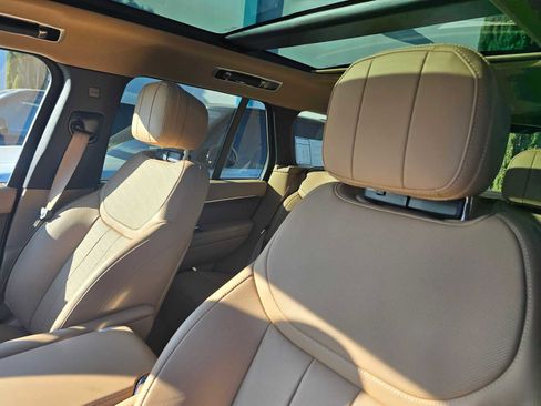 Used 2025 Land Rover Range Rover SE image 26
