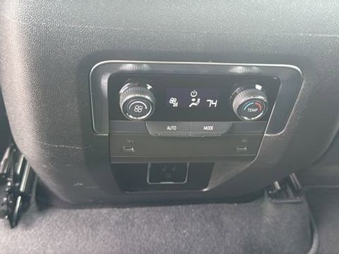Used 2025 Chevrolet Tahoe Z71 AWD/4WD image 28
