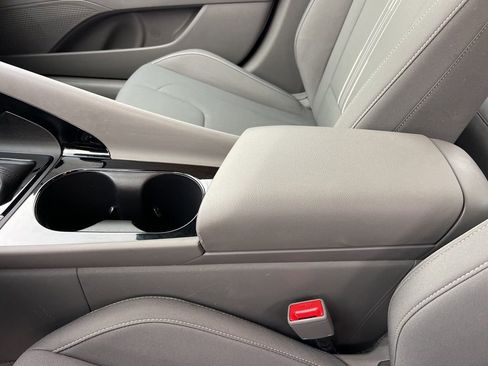 Used 2024 Hyundai Elantra Blue image 13