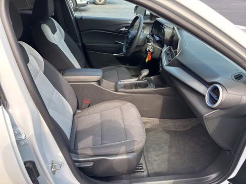 Used 2024 Chevrolet Trax LS w/ LS Convenience Package image 15