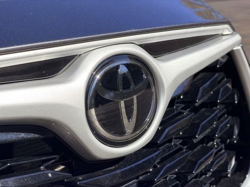 Used 2023 Toyota Highlander XLE image 32