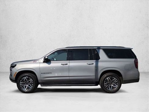 Used 2025 Chevrolet Suburban Z71 AWD/4WD image 9