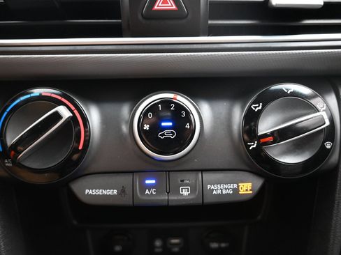 Used 2021 Hyundai Kona SE FWD image 17