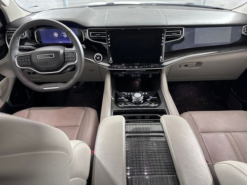 Used 2022 Jeep Wagoneer Series III w/ Premium Group I image 13