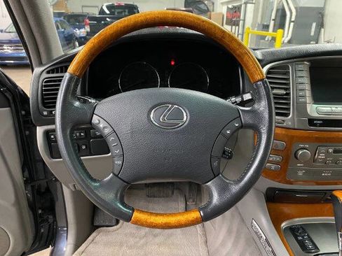 Used 2005 Lexus LX 470 4WD image 25