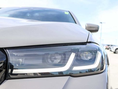 Used 2022 BMW 530e w/ M Sport Package image 7