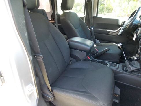 Used 2016 Jeep Wrangler Unlimited Sport w/ Connectivity Group AWD/4WD image 2