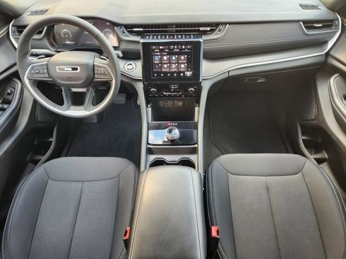 Used 2025 Jeep Grand Cherokee L Laredo image 26