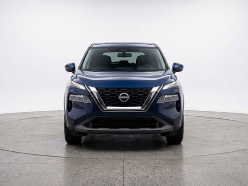 Used 2025 Nissan Rogue SV image 2