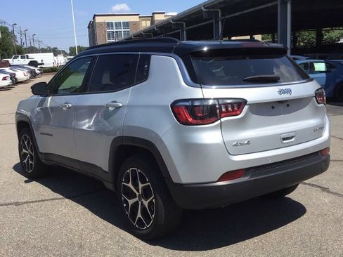 Used 2025 Jeep Compass Limited AWD/4WD image 3