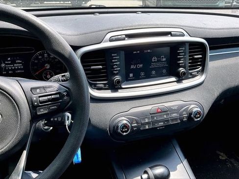 Used 2018 Kia Sorento AWD image 8