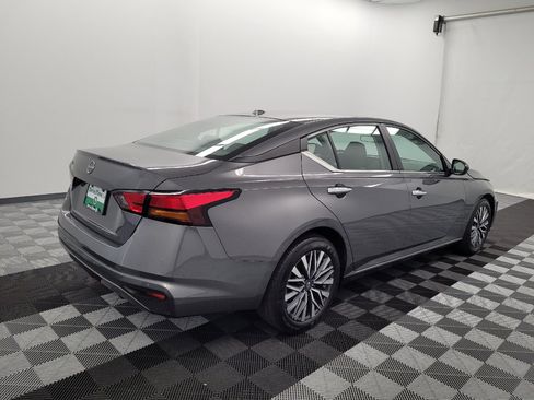 Used 2025 Nissan Altima 2.5 SV FWD image 9
