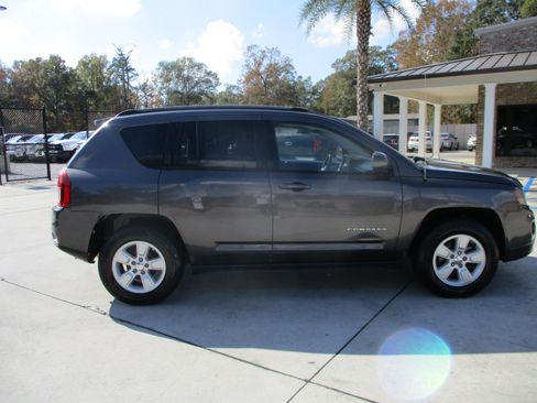 Used 2017 Jeep Compass Latitude image 25