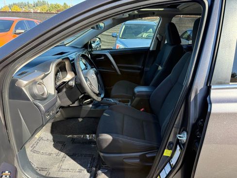 Used 2018 Toyota RAV4 XLE image 8