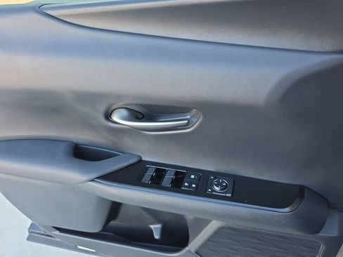 Used 2021 Lexus UX 200 Base image 24