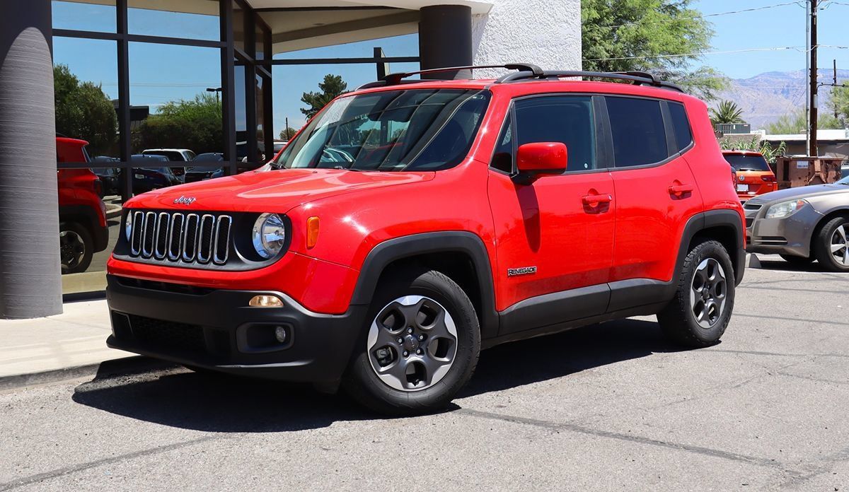 Used 2018 Jeep Renegade Latitude FWD image 2