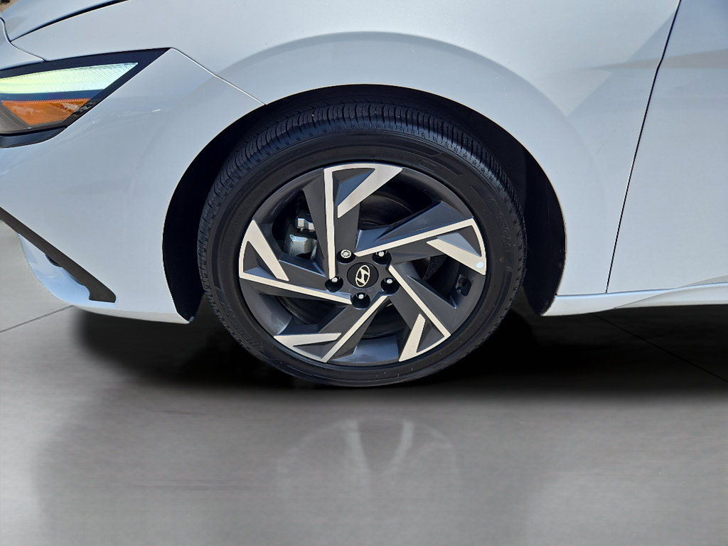 Certified 2025 Hyundai Elantra SEL FWD image 39