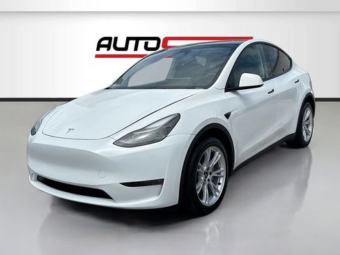 Used 2024 Tesla Model Y Long Range AWD/4WD image 3