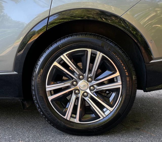 Used 2024 Cadillac Lyriq Luxury AWD/4WD image 6