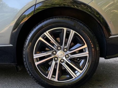 Used 2024 Cadillac Lyriq Luxury AWD/4WD image 6
