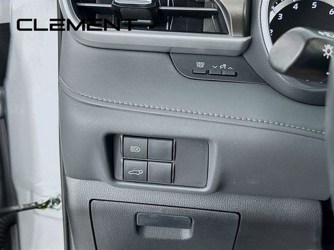 Used 2022 Toyota Highlander XLE AWD/4WD image 14