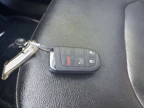 Used 2025 Jeep Compass Limited AWD/4WD image 21