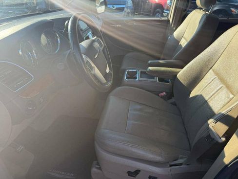Used 2015 Chrysler Town & Country Touring-L w/ Driver Convenience Group FWD image 11