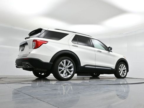 Certified 2022 Ford Explorer Platinum w/ Technology Package image 52