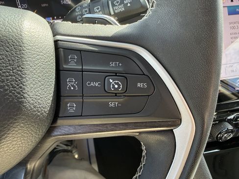 Used 2023 Jeep Grand Cherokee L Limited w/ Luxury Tech Group II image 26