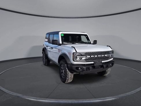 New 2025 Ford Bronco Badlands image 2