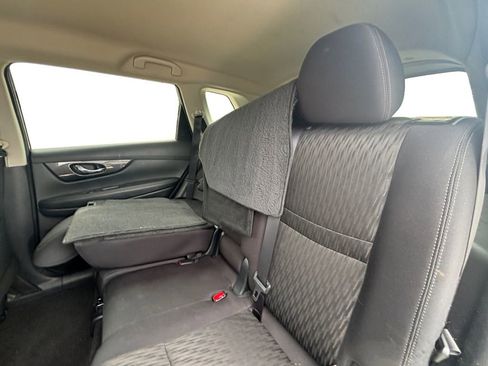 Used 2019 Nissan Rogue S w/ Special Edition Package FWD image 13