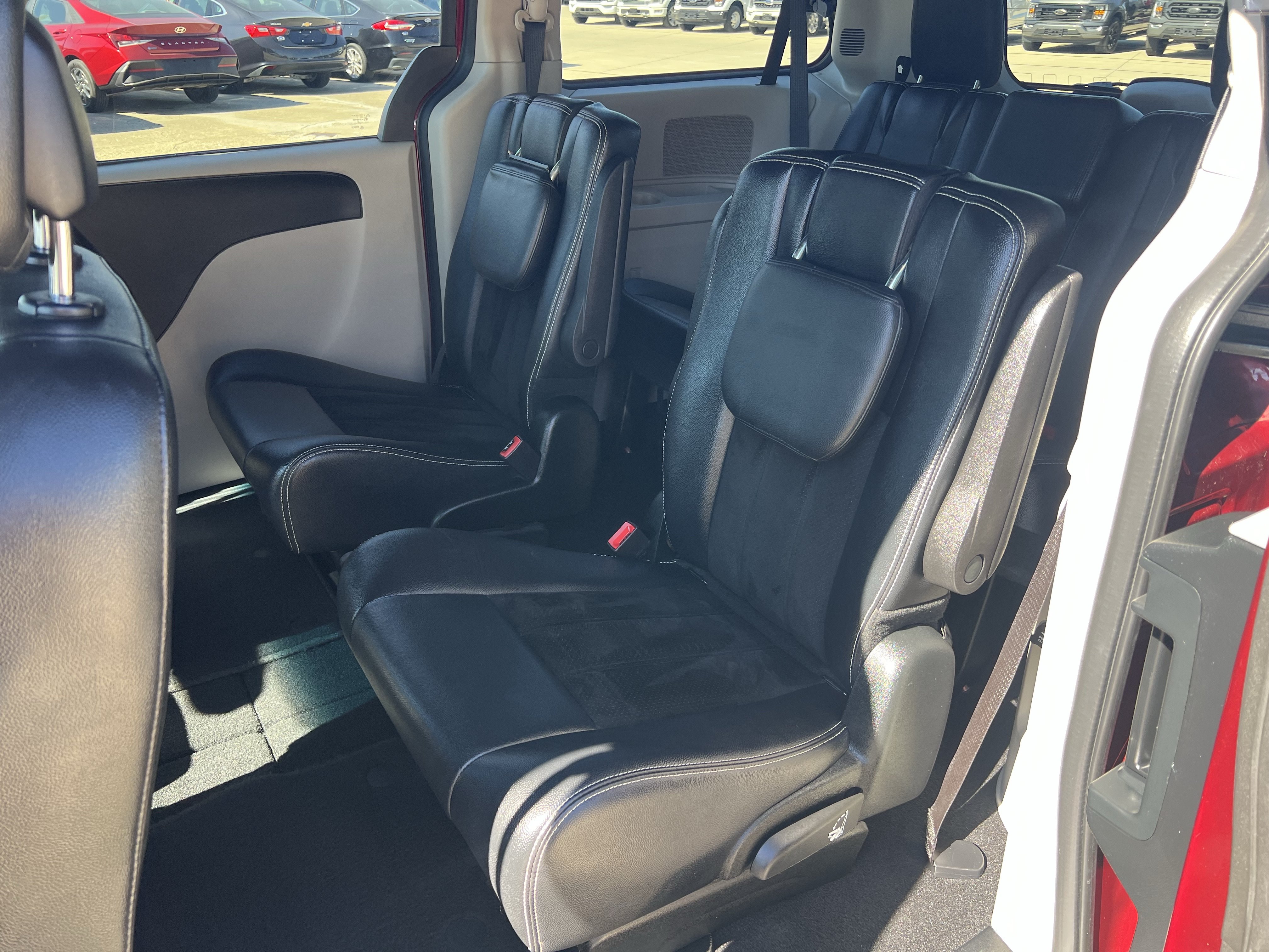 Used 2017 Dodge Grand Caravan SXT FWD image 15