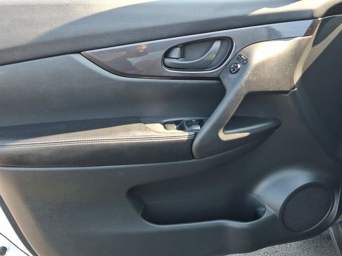 Used 2019 Nissan Rogue S AWD/4WD image 12