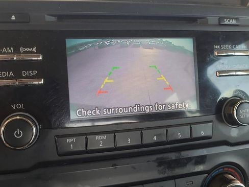 Used 2018 Nissan Titan SV AWD/4WD image 9