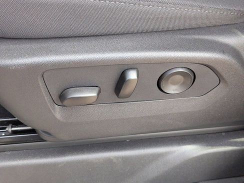 Used 2025 Chevrolet Silverado 2500 Custom w/ Custom Value Package image 24