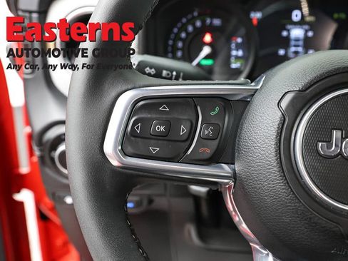 Used 2025 Jeep Wrangler Unlimited Sahara image 15