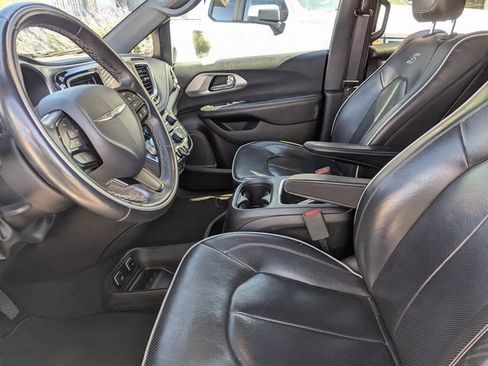 Used 2018 Chrysler Pacifica Limited w/ Advanced Safetytec Group image 24