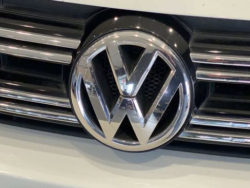 Used 2017 Volkswagen Tiguan Limited w/ Premium Package image 10