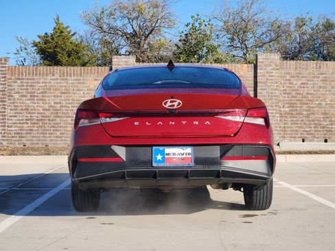 Used 2024 Hyundai Elantra SEL image 7