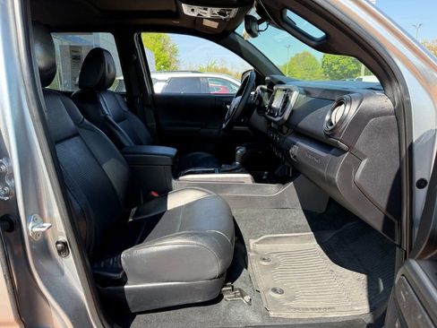 Used 2023 Toyota Tacoma TRD Off-Road w/ TRD Premium Off Road Package AWD/4WD image 24