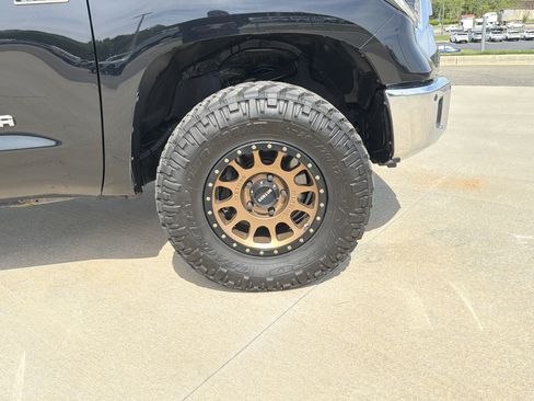 Used 2020 Toyota Tundra Limited w/ Limited Premium Package image 12