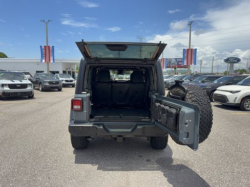 Used 2024 Jeep Wrangler Unlimited Sport AWD/4WD image 7