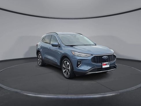 Certified 2023 Ford Escape Platinum w/ Premium Technology Package image 2