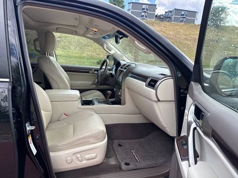 Used 2019 Lexus GX 460 Premium w/ Premium Package AWD/4WD image 32